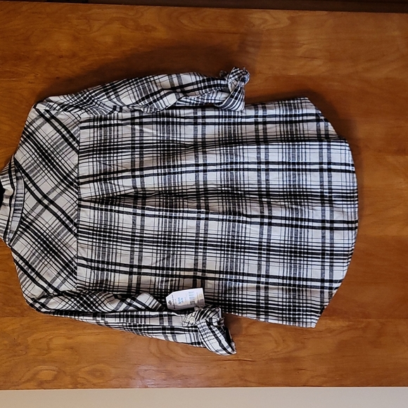 Casual Top - Picture 2 of 4